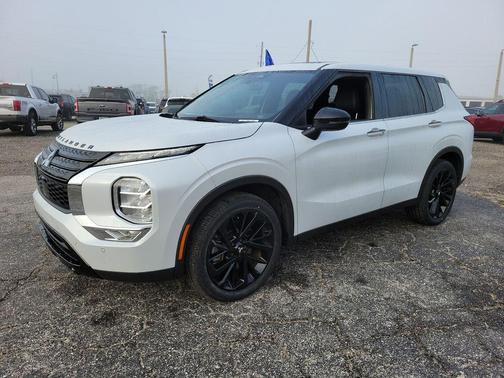 2024 Mitsubishi Outlander SE Black Edition