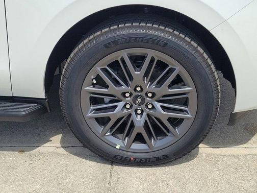 Star White 2026 Ford Expedition Max Platinum