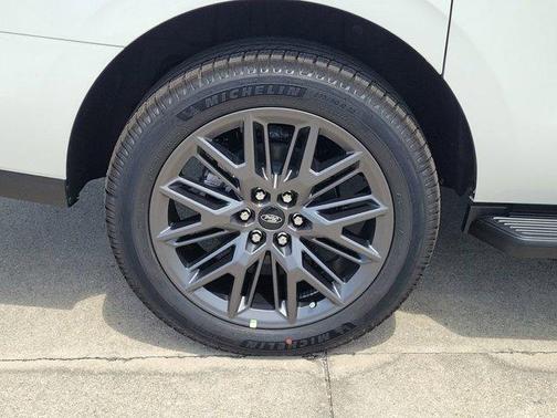 Star White 2026 Ford Expedition Max Platinum