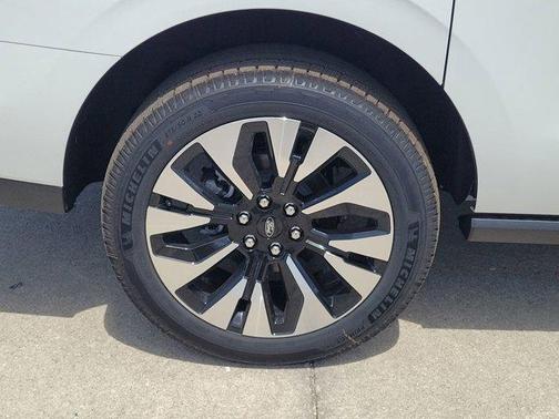 Star White 2026 Ford Expedition Max Platinum