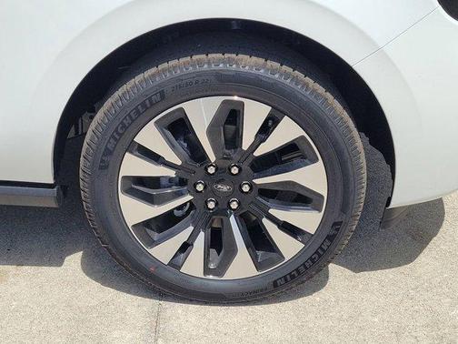 Star White 2026 Ford Expedition Max Platinum