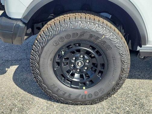 Oxford White 2026 Ford Bronco Badlands