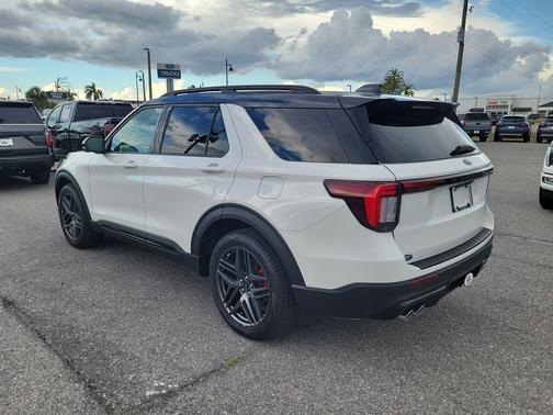 Star White 2025 Ford Explorer ST