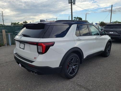 Star White 2025 Ford Explorer ST