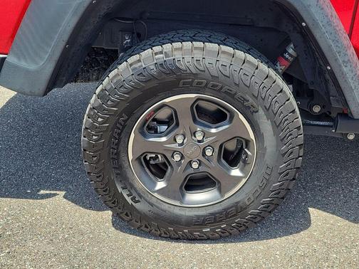 Firecracker Red Clearcoat 2021 Jeep Gladiator Rubicon