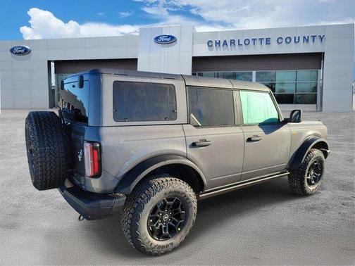 Carbonized Gray Metallic 2026 Ford Bronco Badlands
