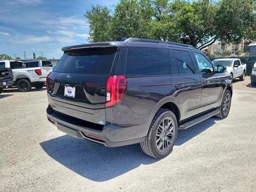 Dark Matter Gray Metallic 2026 Ford Expedition Platinum