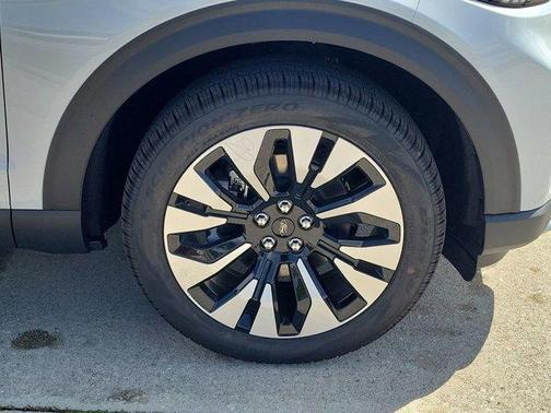 Space White Metallic 2026 Ford Explorer Platinum