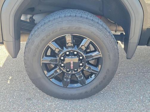 Onyx Black 2024 GMC Sierra 2500 AT4
