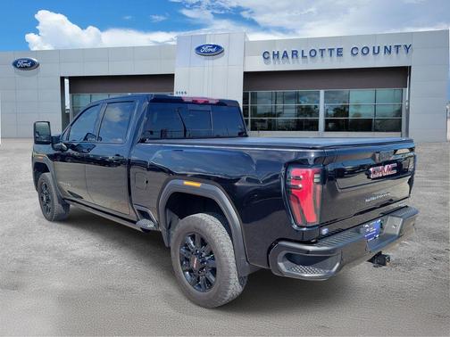 Onyx Black 2024 GMC Sierra 2500 AT4
