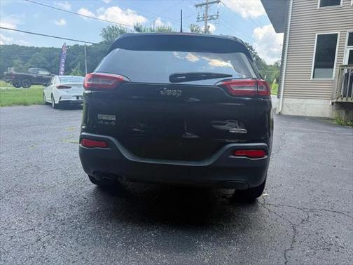 2017 Jeep Cherokee Sport