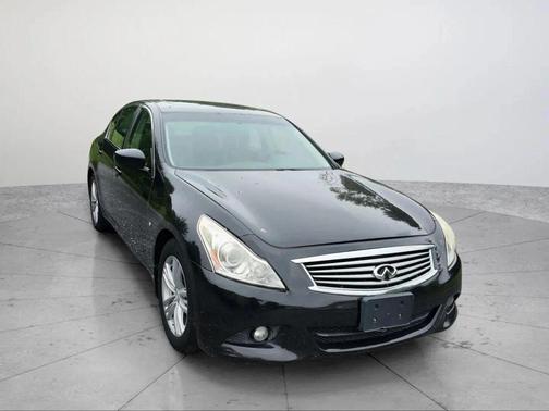 2015 INFINITI Q40 Base