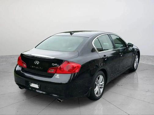 2015 INFINITI Q40 Base