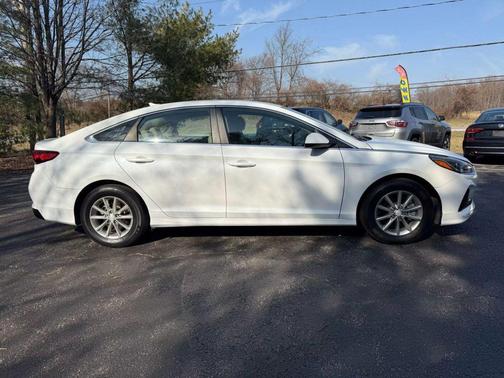 2018 Hyundai SONATA SE