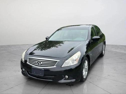 2015 INFINITI Q40 Base