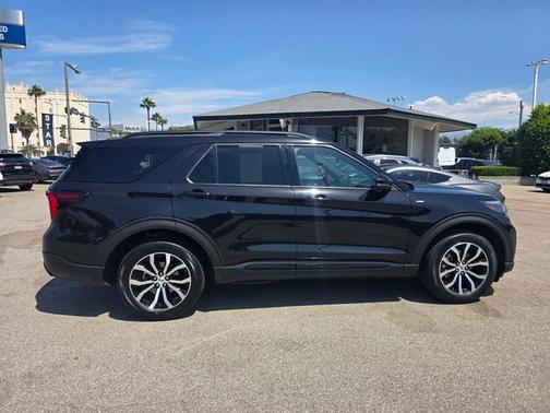 AGATE BLACK METALLIC 2025 Ford Explorer ST-LINE