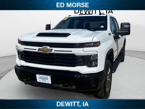 Summit White 2026 Chevrolet Silverado 2500 Custom