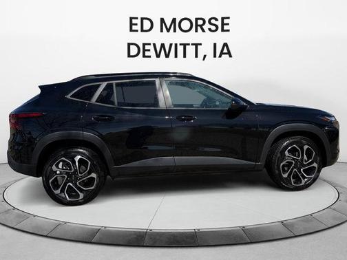 Mosaic Black Metallic 2025 Chevrolet Trax FWD 2RS