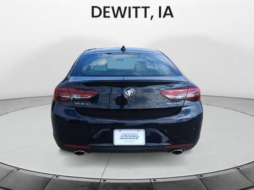 Darkmoon Blue Metallic 2018 Buick Regal Sportback Essence