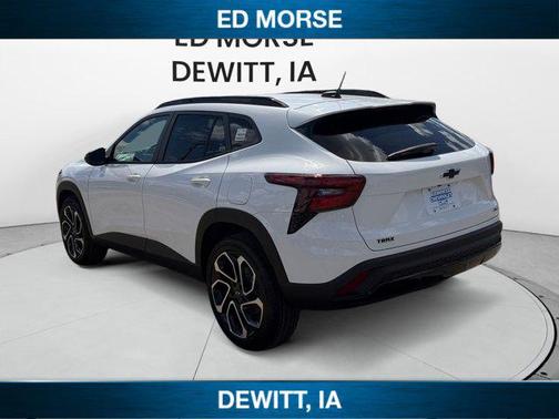 Summit White 2026 Chevrolet Trax FWD 2RS