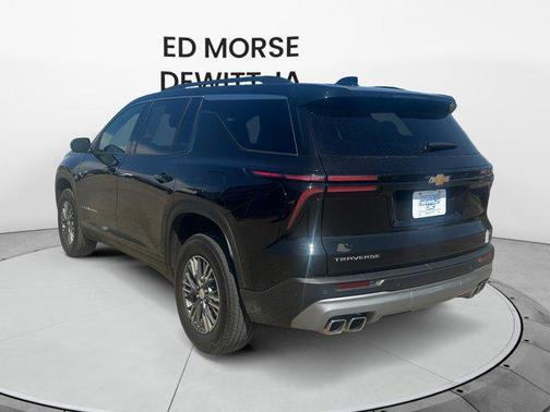 Mosaic Black Metallic 2024 Chevrolet Traverse LT