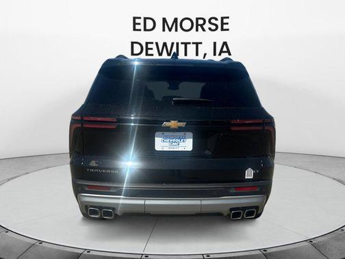 Mosaic Black Metallic 2024 Chevrolet Traverse LT
