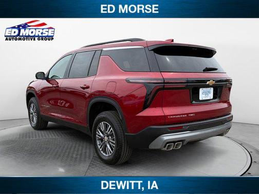 Radiant Red Tintcoat 2026 Chevrolet Traverse LT