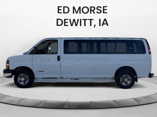 Summit White 2004 Chevrolet Express 3500 Base