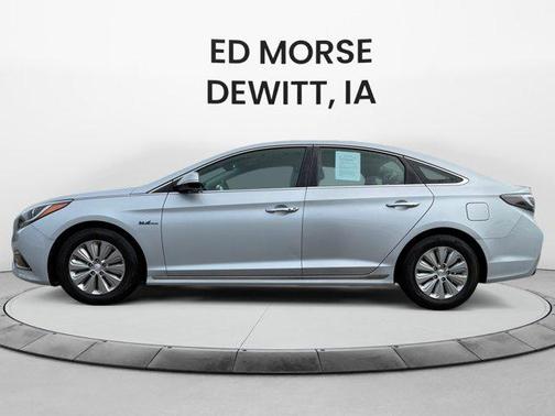2017 Hyundai SONATA Hybrid SE