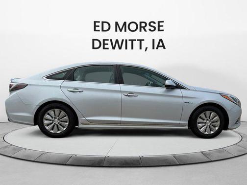 2017 Hyundai SONATA Hybrid SE