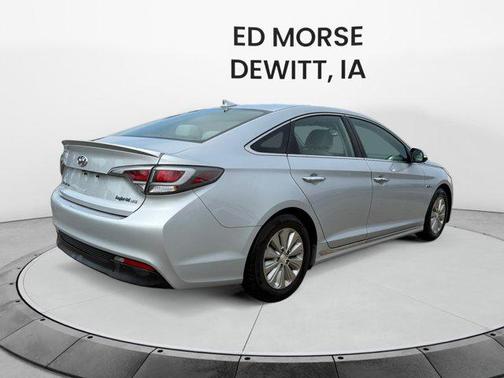 2017 Hyundai SONATA Hybrid SE