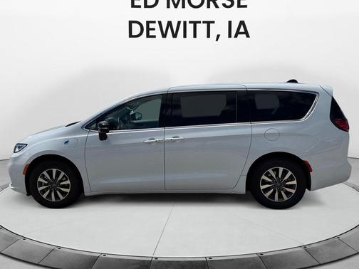 Bright White Clearcoat 2024 Chrysler Pacifica Hybrid Select