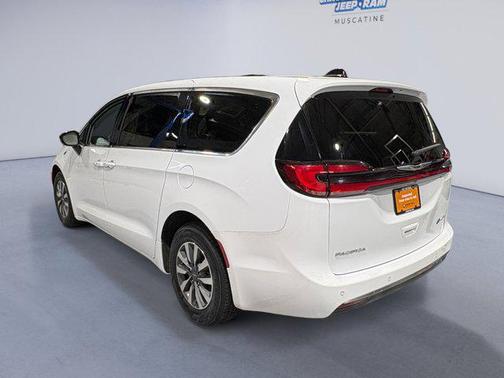 Bright White Clearcoat 2024 Chrysler Pacifica Hybrid Select