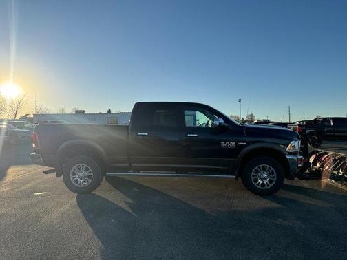 2017 RAM 2500 Laramie Crew Cab 4x4 6'4' Box
