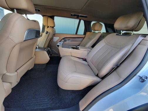 Ostuni Pearl White 2025 Land Rover Range Rover AUTOBIOGRAPHY