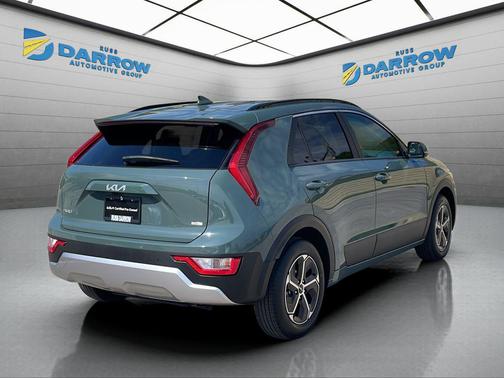 Cityscape Green 2025 Kia Niro EX