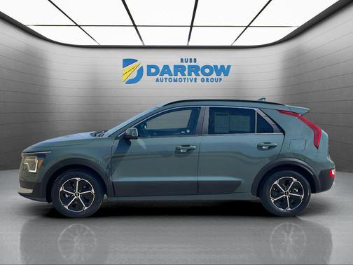 Cityscape Green 2025 Kia Niro EX