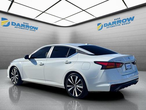 Glacier White 2022 Nissan Altima SR FWD