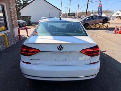 Pure White 2017 Volkswagen Passat 1.8T SE w/Technology