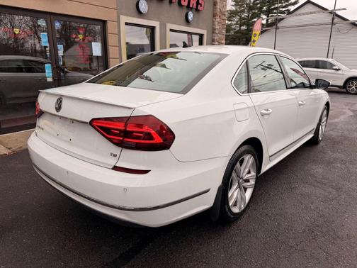 2017 Volkswagen Passat 1.8T SE w/Technology