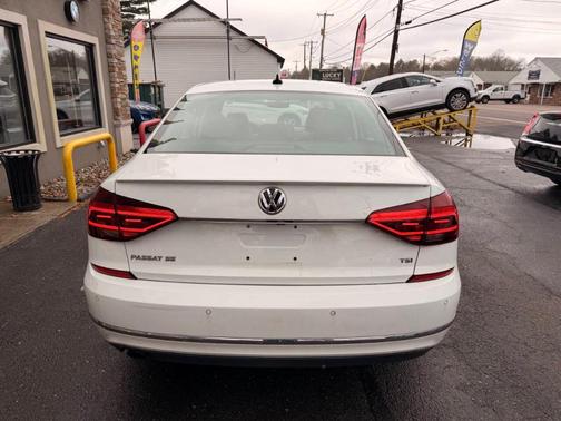 2017 Volkswagen Passat 1.8T SE w/Technology