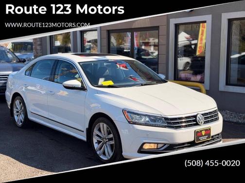 Pure White 2017 Volkswagen Passat 1.8T SE w/Technology