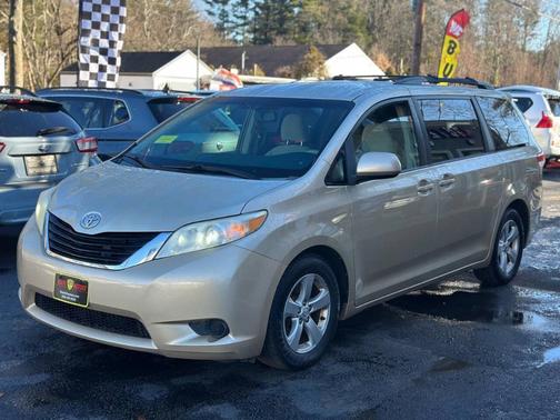 2013 Toyota Sienna LE
