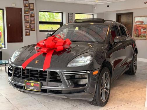 Volcano Grey Metallic 2020 Porsche Macan Turbo