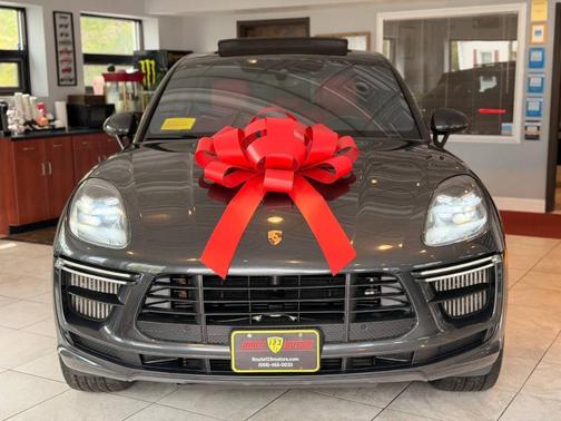 Volcano Grey Metallic 2020 Porsche Macan Turbo
