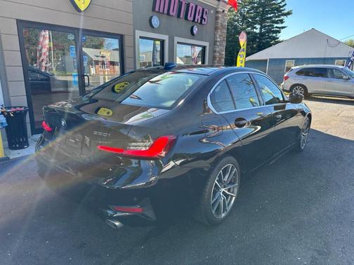 2021 BMW 330 i xDrive
