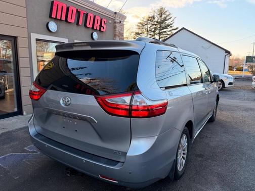 2017 Toyota Sienna XLE Premium