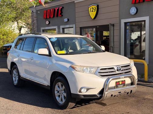 Blizzard Pearl 2013 Toyota Highlander SE