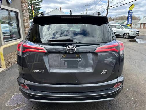 2017 Toyota RAV4 SE