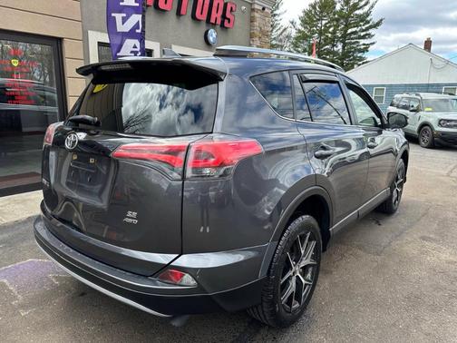 2017 Toyota RAV4 SE